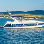 Аренда катеров в Геленджике от яхт-клуба «Victoria Yacht Club»: Ваш ключ к незабываемым морским приключениям